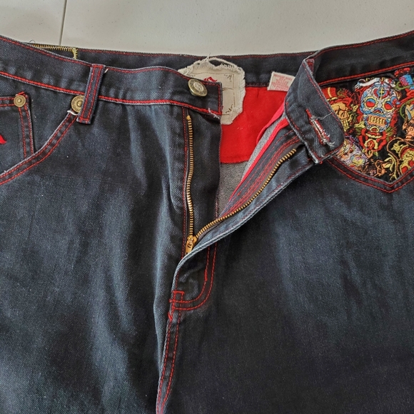 *SOLD* KANJI Paint & Embroidered Skull Jean Shorts - Picture 4 of 11